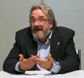 <p>Prof. Michele De Luca</p>
<p>Direttore del Centro di Medicina Rigenerativa &ldquo;Stefano Ferrari&rdquo;</p>